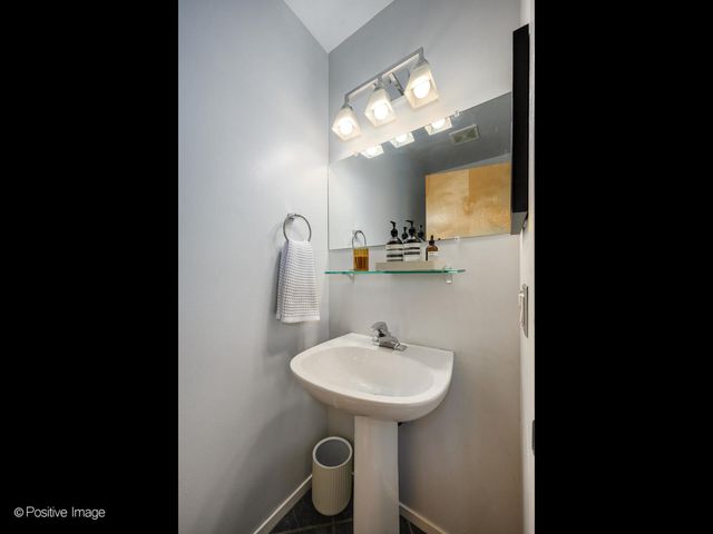 2300 W Wabansia Avenue 204, Chicago, IL 60647