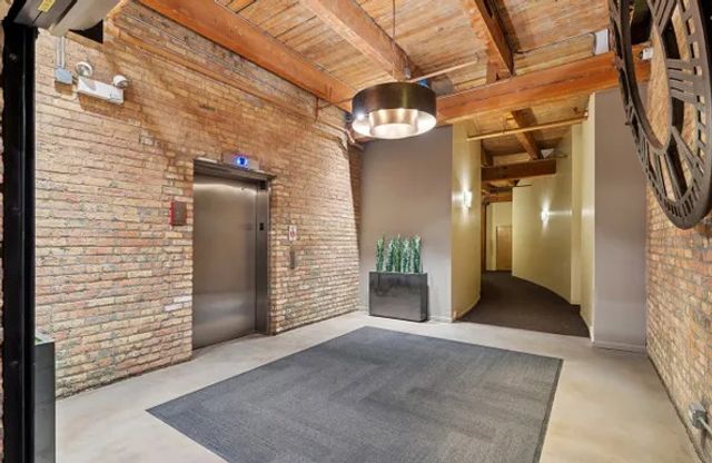 2300 W Wabansia Avenue 204, Chicago, IL 60647