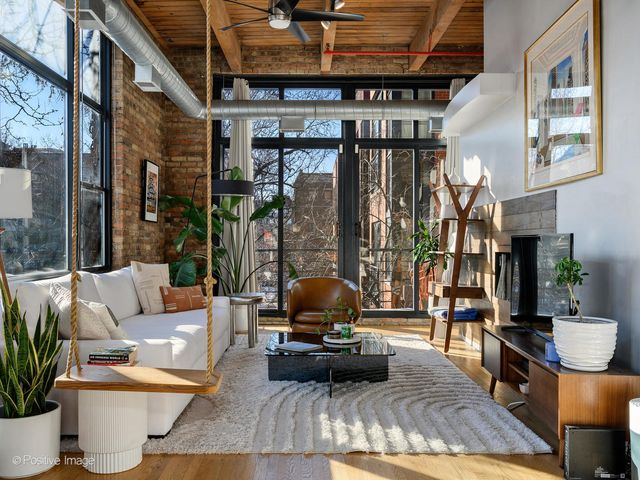 2300 W Wabansia Avenue 204, Chicago, IL 60647