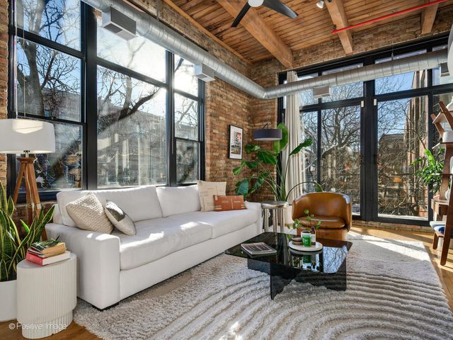 2300 W Wabansia Avenue 204, Chicago, IL 60647