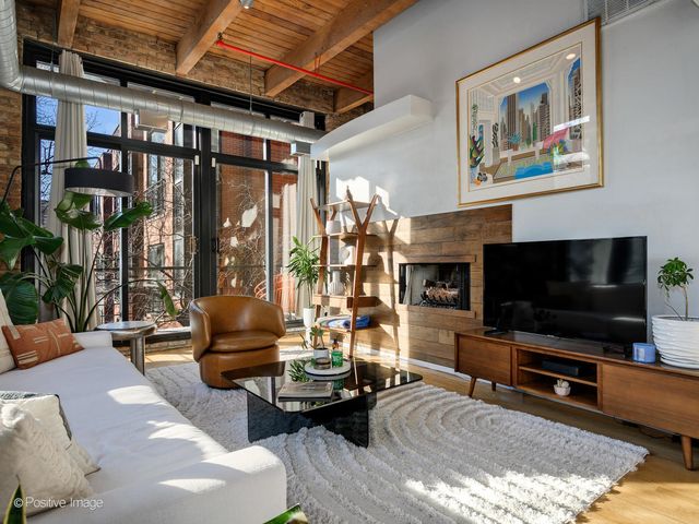 2300 W Wabansia Avenue 204, Chicago, IL 60647