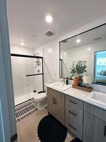 10968 N Honeysuckle Drive, Fresno, CA 93730