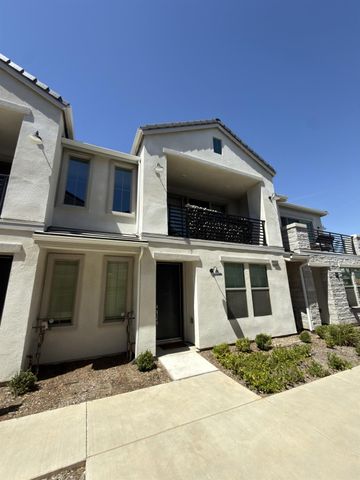 10968 N Honeysuckle Drive, Fresno, CA 93730