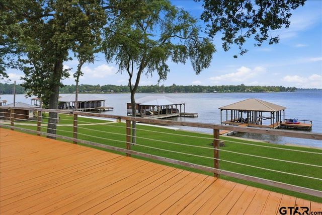 21821 Lakewood Ln, Chandler, TX 75758
