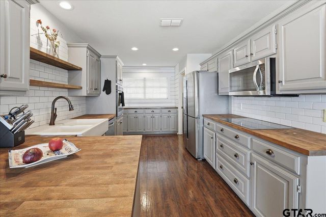 21821 Lakewood Ln, Chandler, TX 75758
