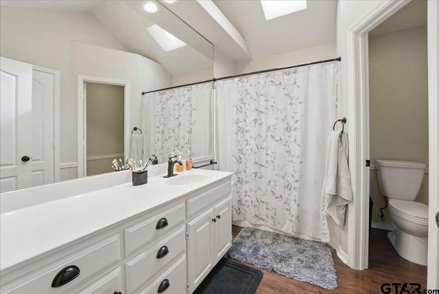 21821 Lakewood Ln, Chandler, TX 75758
