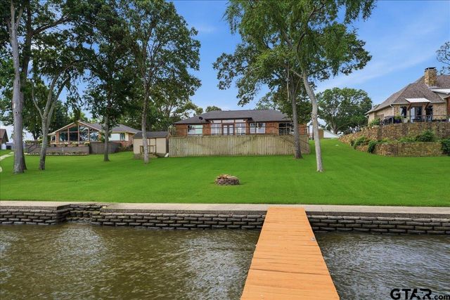 21821 Lakewood Ln, Chandler, TX 75758