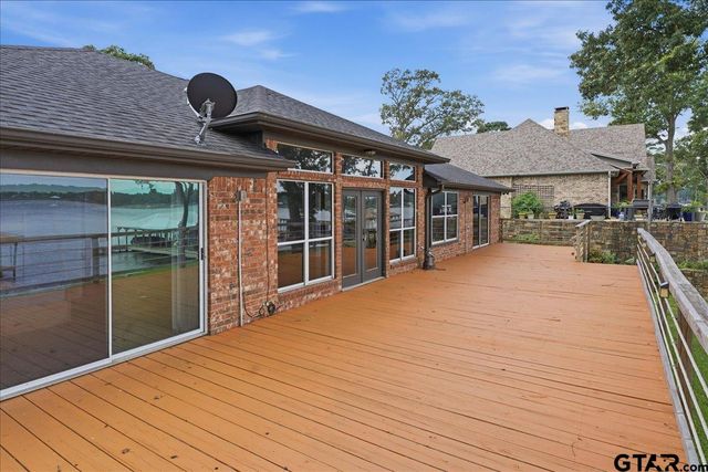 21821 Lakewood Ln, Chandler, TX 75758