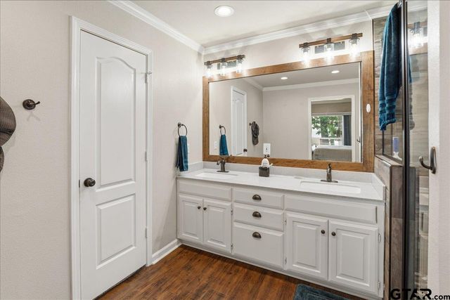 21821 Lakewood Ln, Chandler, TX 75758
