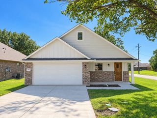 493 W Jefferson Street, Van Alstyne, TX 75495