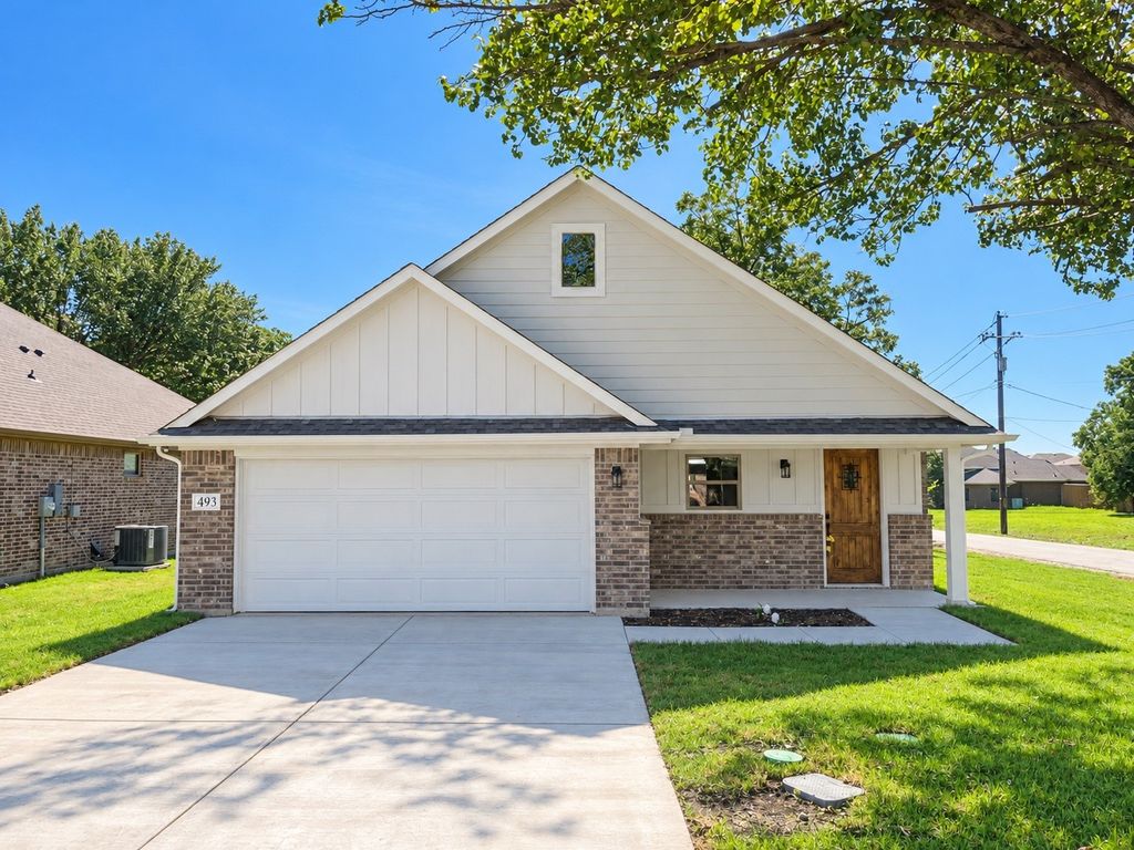 493 W Jefferson Street, Van Alstyne, TX 75495