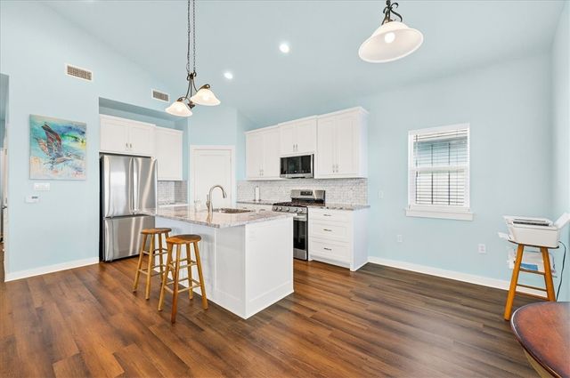 123 6th St, Port Aransas, TX 78373