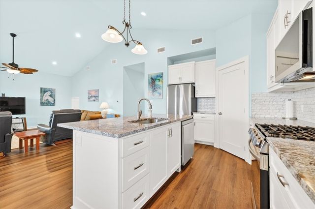 123 6th St, Port Aransas, TX 78373
