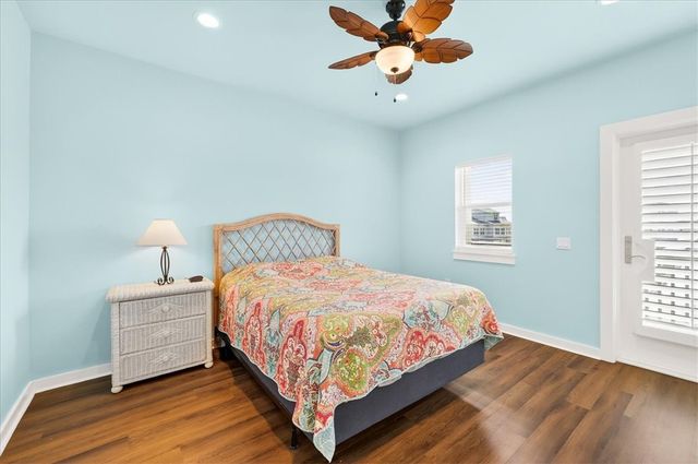123 6th St, Port Aransas, TX 78373