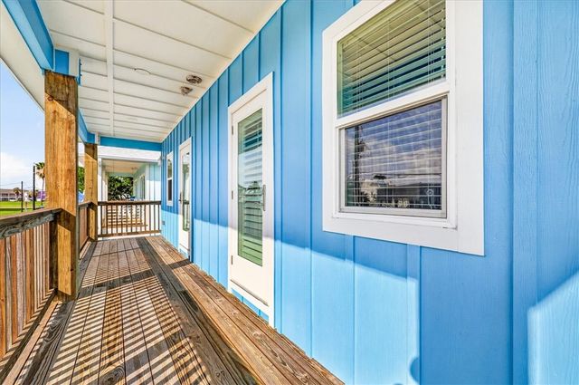 123 6th St, Port Aransas, TX 78373