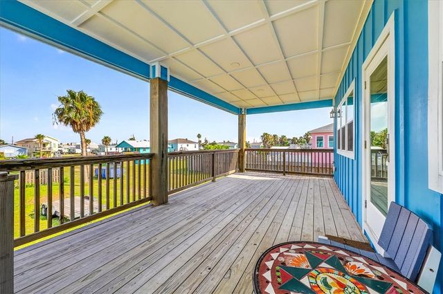 123 6th St, Port Aransas, TX 78373