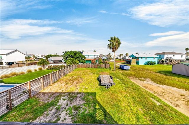123 6th St, Port Aransas, TX 78373