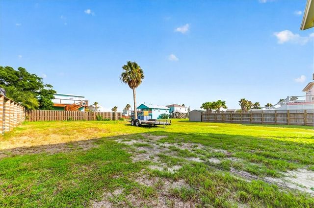 123 6th St, Port Aransas, TX 78373