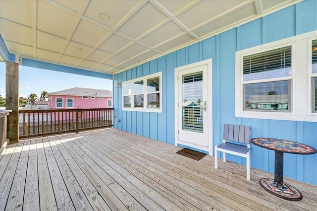 123 6th St, Port Aransas, TX 78373