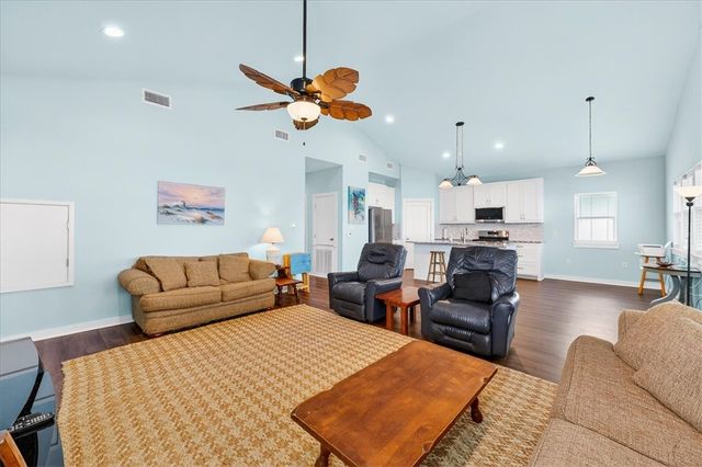123 6th St, Port Aransas, TX 78373