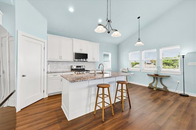 123 6th St, Port Aransas, TX 78373