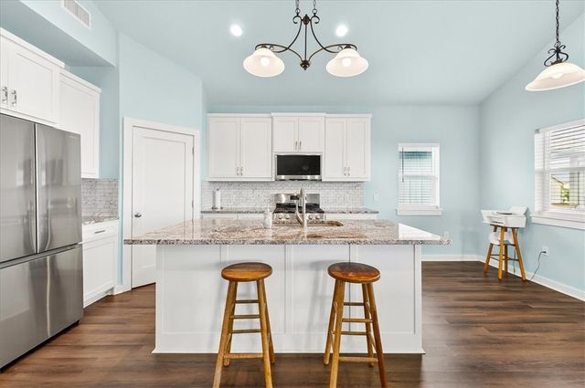 123 6th St, Port Aransas, TX 78373
