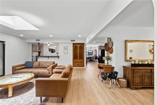 23626 Neargate, Newhall, CA 91321
