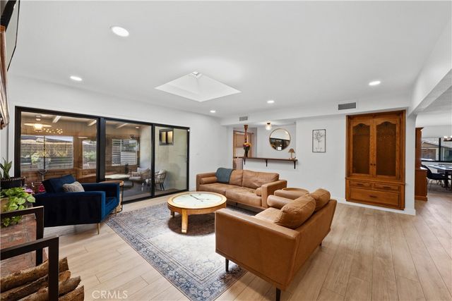 23626 Neargate, Newhall, CA 91321