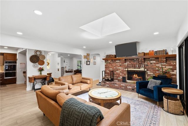 23626 Neargate, Newhall, CA 91321