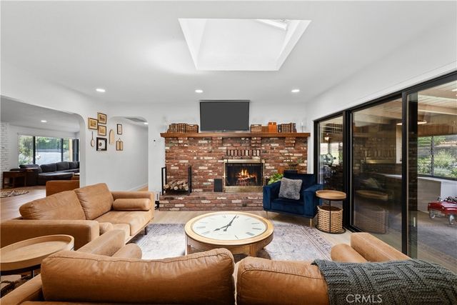 23626 Neargate, Newhall, CA 91321