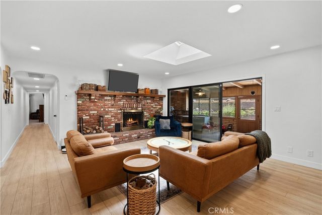 23626 Neargate, Newhall, CA 91321