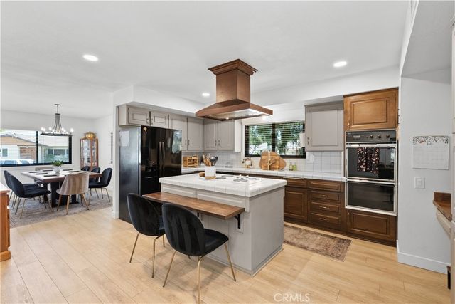 23626 Neargate, Newhall, CA 91321