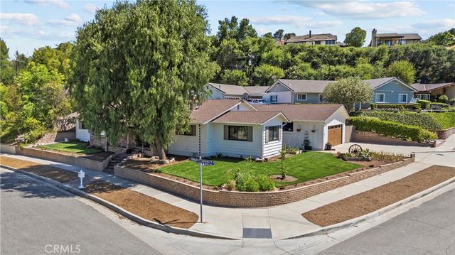 23626 Neargate, Newhall, CA 91321
