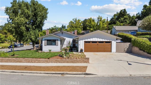 23626 Neargate, Newhall, CA 91321