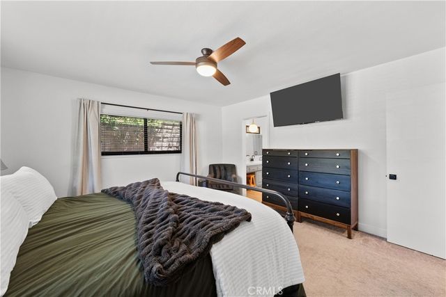 23626 Neargate, Newhall, CA 91321