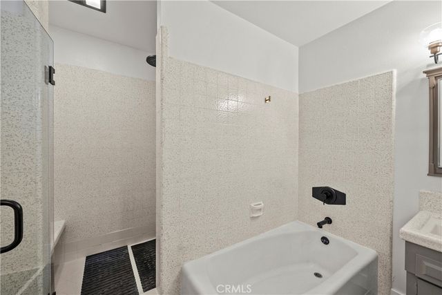 23626 Neargate, Newhall, CA 91321