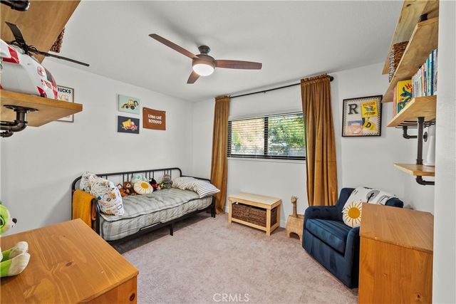 23626 Neargate, Newhall, CA 91321