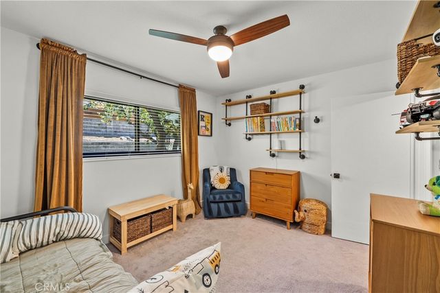 23626 Neargate, Newhall, CA 91321