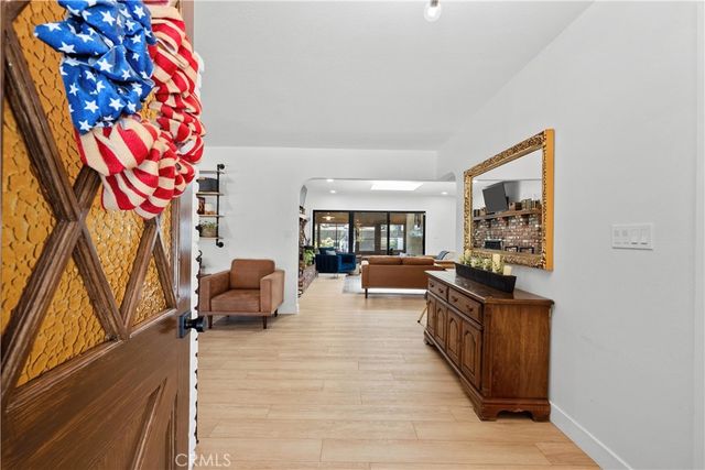 23626 Neargate, Newhall, CA 91321
