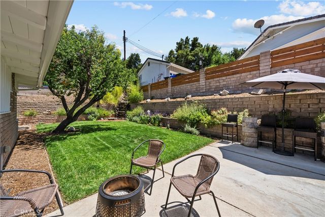 23626 Neargate, Newhall, CA 91321