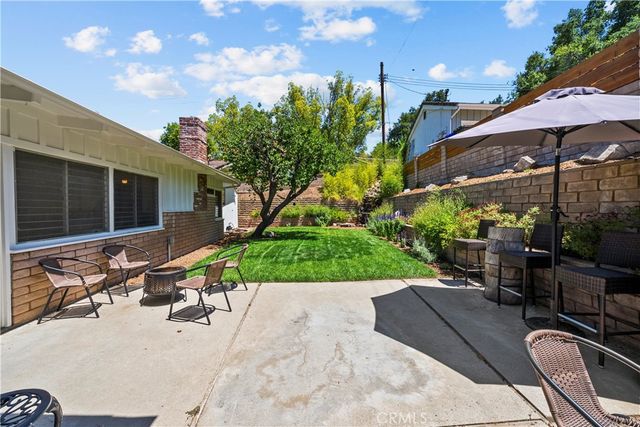 23626 Neargate, Newhall, CA 91321