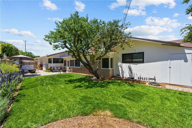 23626 Neargate, Newhall, CA 91321