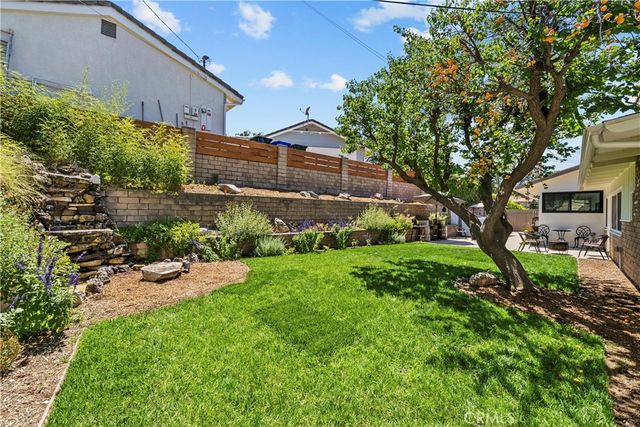 23626 Neargate, Newhall, CA 91321