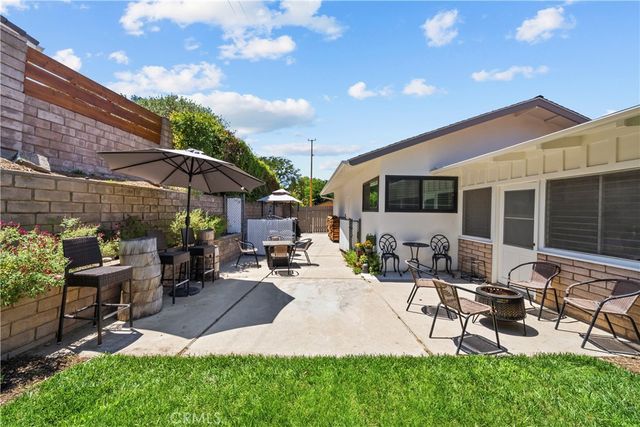 23626 Neargate, Newhall, CA 91321