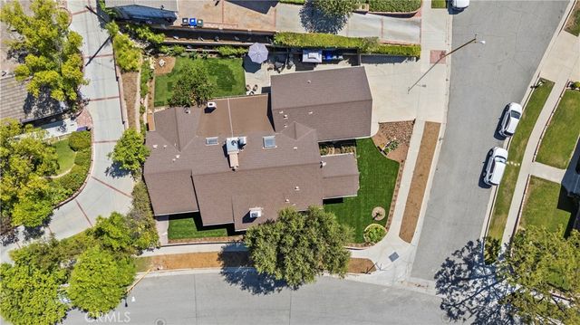 23626 Neargate, Newhall, CA 91321