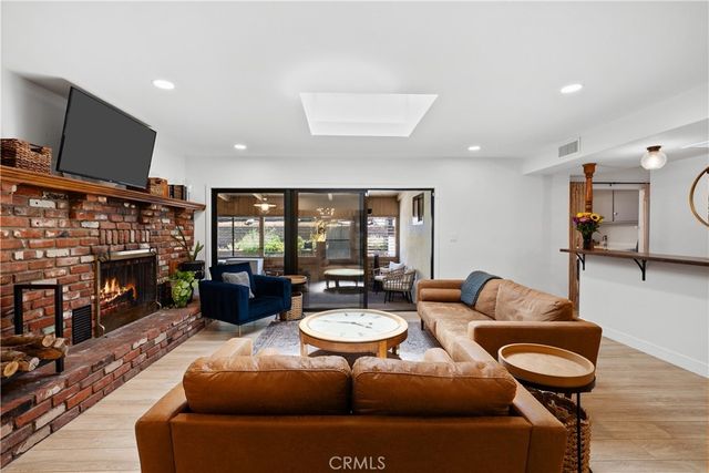 23626 Neargate, Newhall, CA 91321