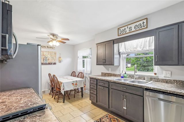 122 Hillcrest Dr, Ross Twp, PA 15237