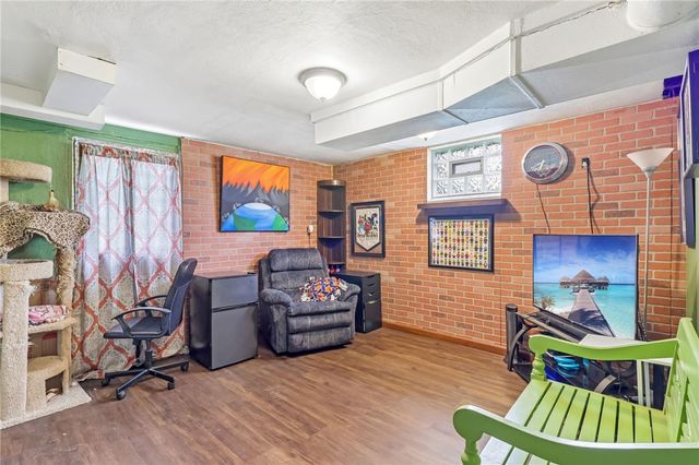 122 Hillcrest Dr, Ross Twp, PA 15237