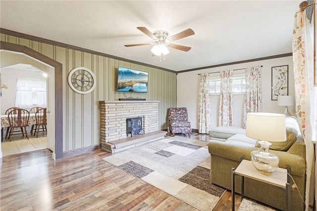 122 Hillcrest Dr, Ross Twp, PA 15237