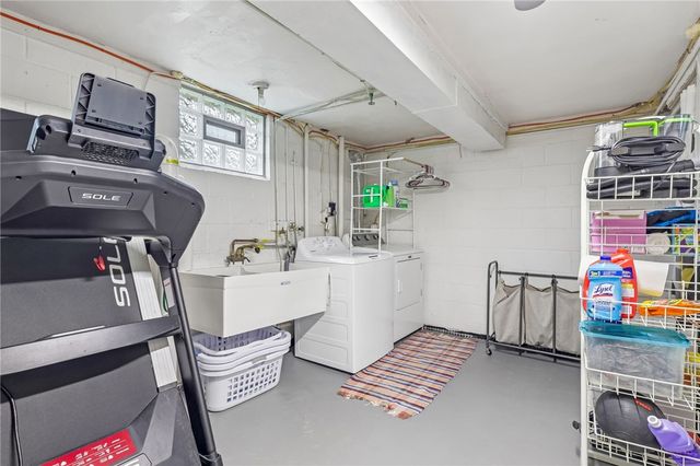 122 Hillcrest Dr, Ross Twp, PA 15237